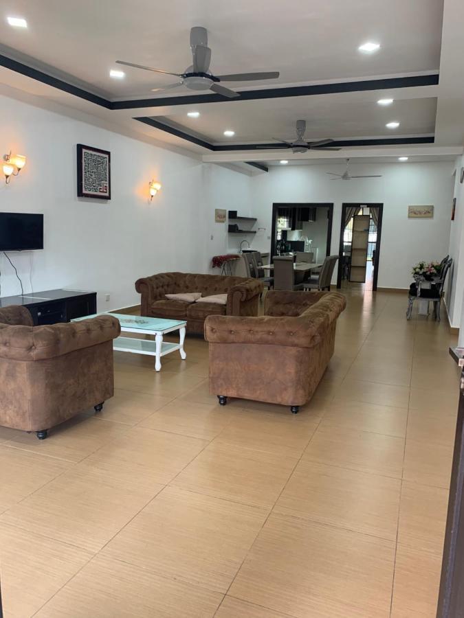 Villaparadise Homestay บาตู ปาฮัท ภายนอก รูปภาพ