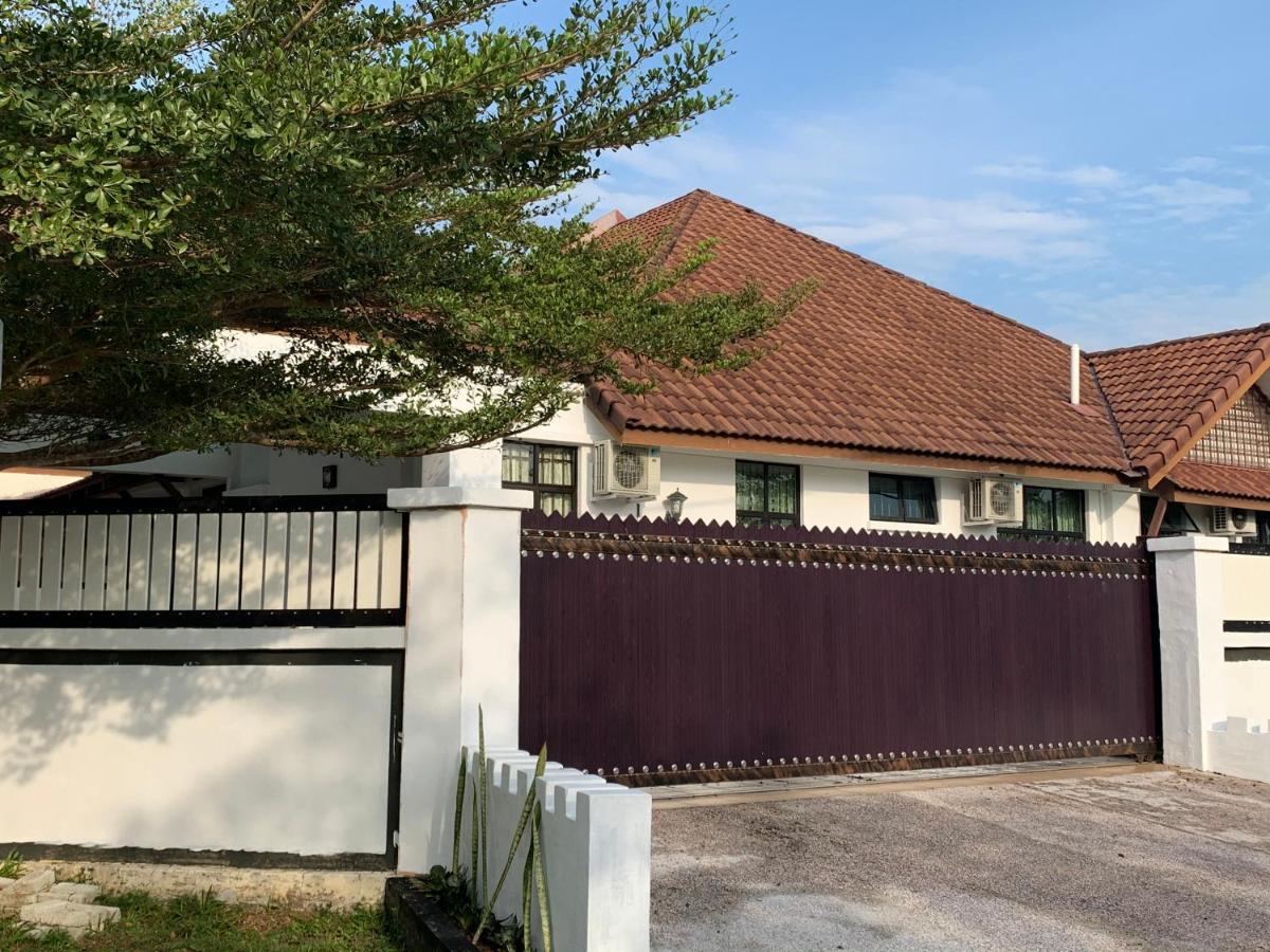 Villaparadise Homestay บาตู ปาฮัท ภายนอก รูปภาพ